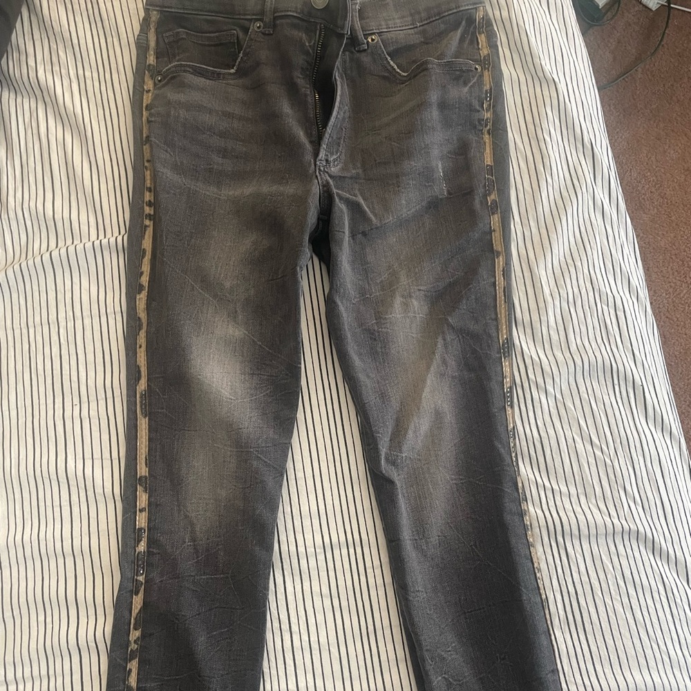 Amazing grey jeans with tan and gray leopard stitching on sides. Very sexy!